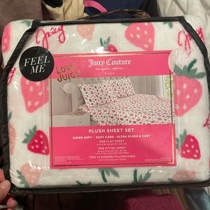 Juicy couture plush sheet set full size